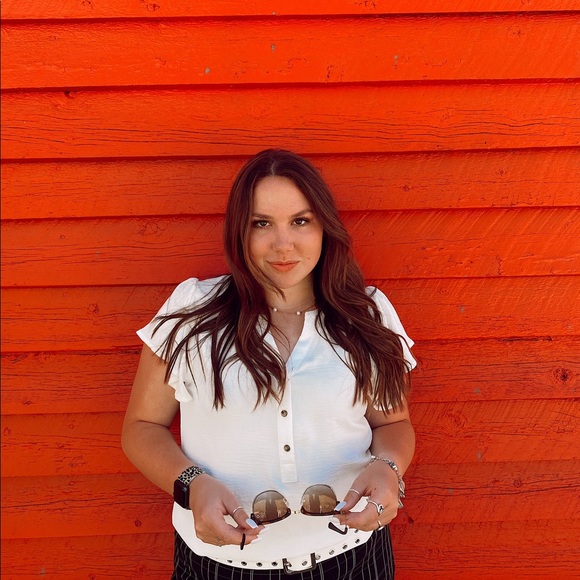 Meet your Posher, Brooke - Picture 1 of 1